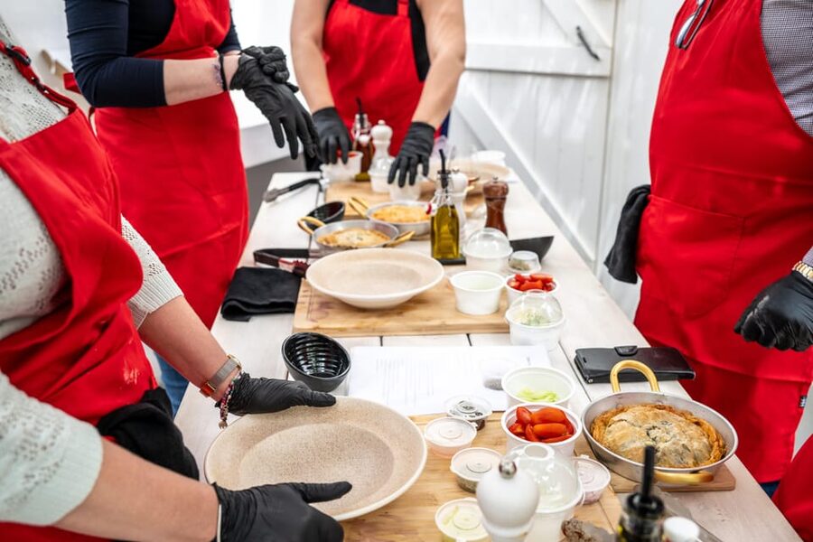 Santorini: Cooking Class with Lunch and Wine Tasting - The dishes: familiar Greek food with a Santorini angle