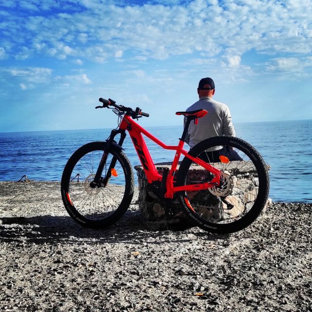 Santorini e-bike guided tours - The caldera views come with a change of pace