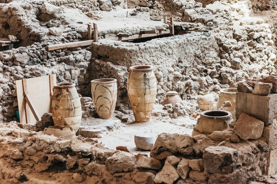 Santorini: Experience Akrotiri with a Licensed Tour Guide - Meeting Georgia at the archaeological site