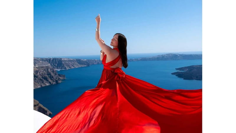 Santorini: Flying Dress Photoshoot with Edited Photos - Choosing between Imerovigli and Oia