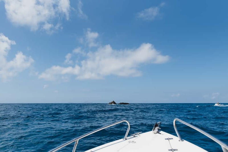 Santorini: License-Free Boat Rental with Ice, Water, & Fruit - Meeting at the Notos Hotel Pier
