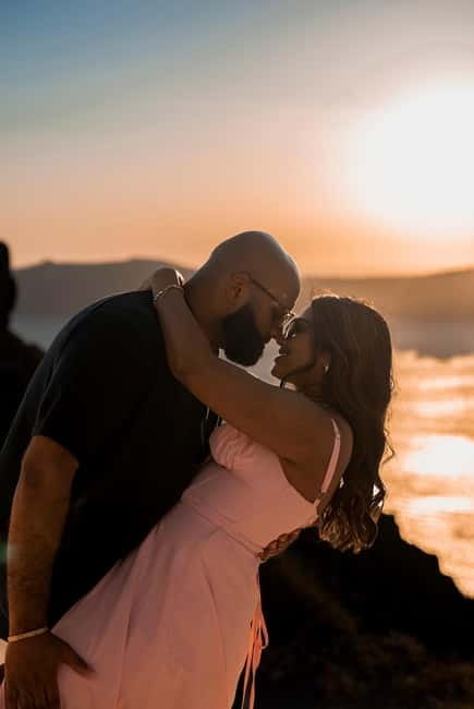 Santorini: Oia Private Couple Photoshoot with 35 Photos - Should you book this Oia photoshoot?