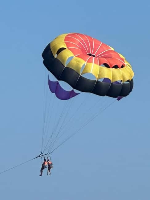 Santorini: Parasailing ExperiencePerissa,Perivolos,St.George - The speedboat ride before the parachute opens