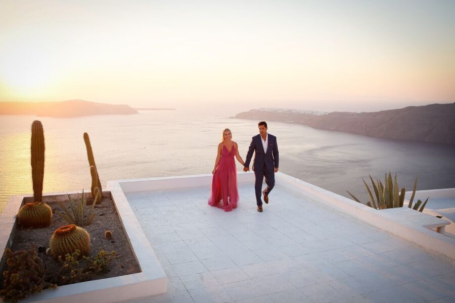 Santorini: Photo Shoot with a Private Vacation Photographer - What happens during the actual session