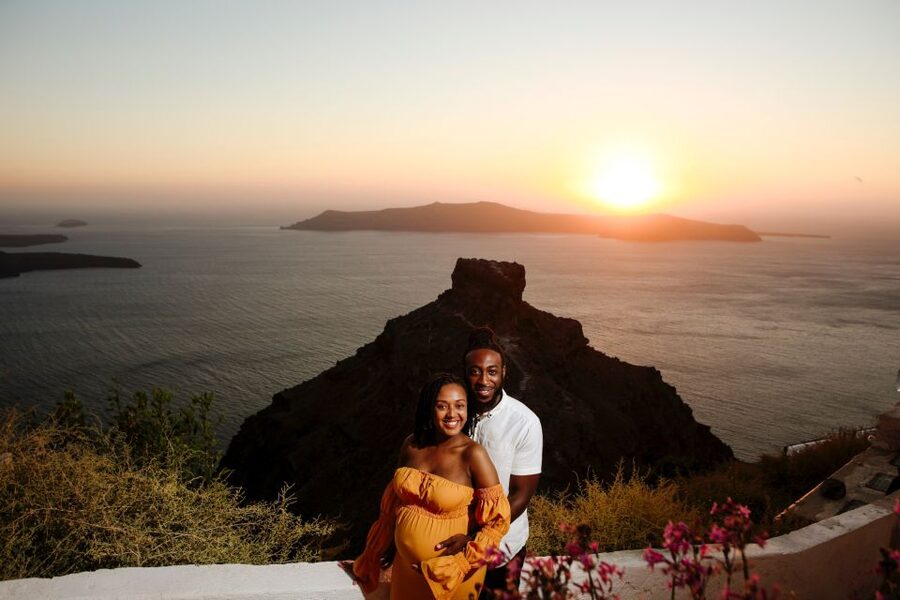 Santorini: Photo Shoot with a Private Vacation Photographer - Working around crowds and getting better light