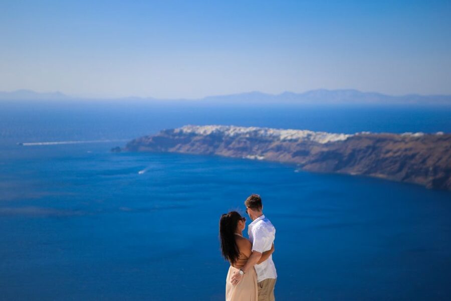 Santorini: Photo Shoot with a Private Vacation Photographer - Receiving and using your finished photos