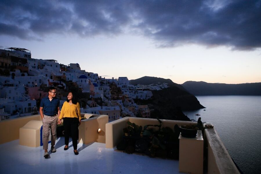 Santorini: Photo Shoot with a Private Vacation Photographer - Oia, Imerovigli, and choosing the right setting