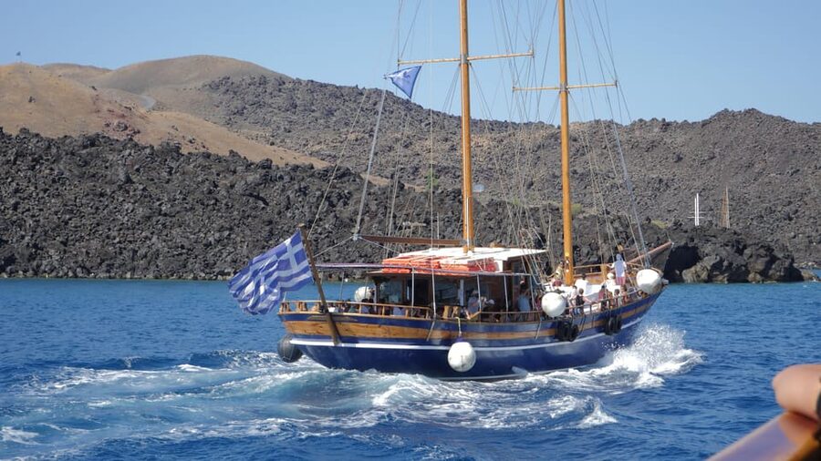 Santorini Port: 3 Hour Cruise to Volcano and Hot Springs - Optional time at Thirasia