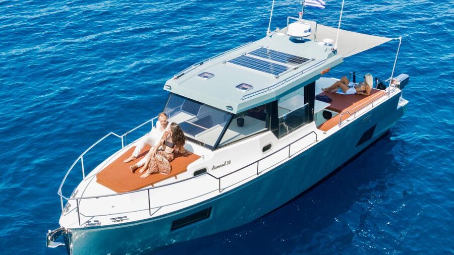 Santorini: Private Diamond 36 Motor Yacht Caldera Cruise - Why a private caldera cruise changes the day
