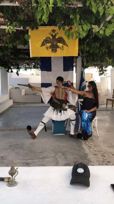Santorini : Private Guided Highlights Tour - The value of a private half-day