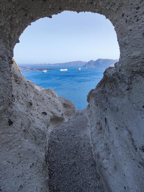 Santorini: Private Sightseeing Tour with Local Guide - Oia and the blue domes