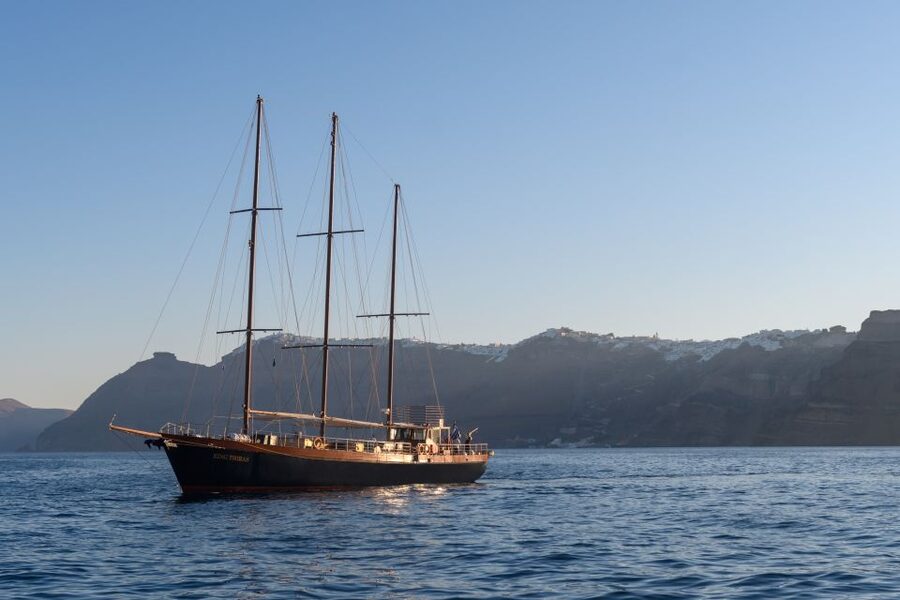 Santorini: Romantic Sunset Caldera Cruise with Dinner - Key points to know before you book