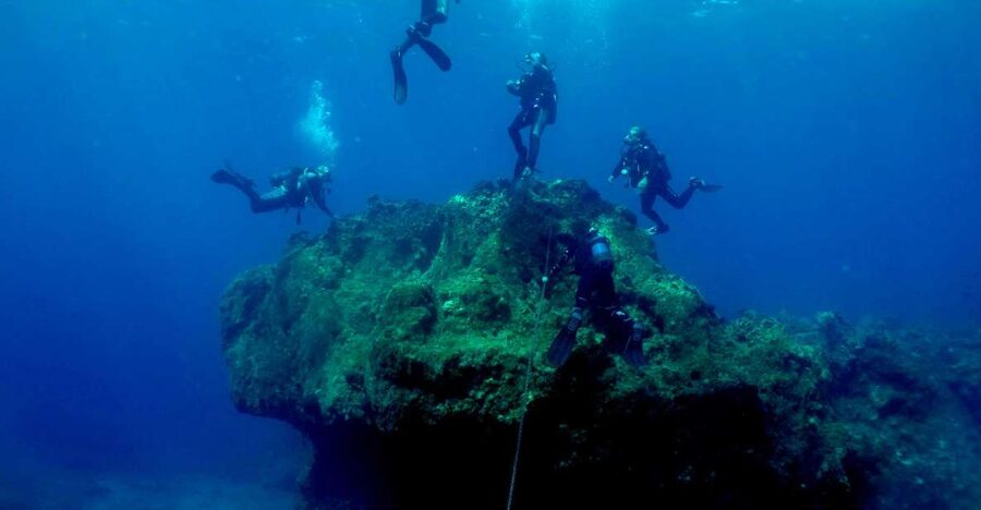 Santorini: Scuba Diving Experience for Beginners - Practicing skills before the underwater outing