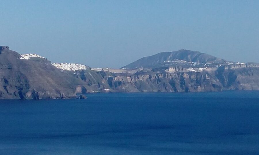 Santorini: Small-Group Highlights Tour of Venetian Castles - Why this route shows you more than the postcard Santorini