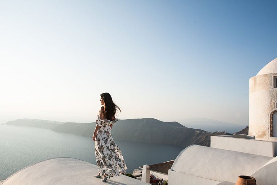 Santorini Unfiltered: Luxury Photoshoot with a Photographer - Why a Santorini photo session can be worth it