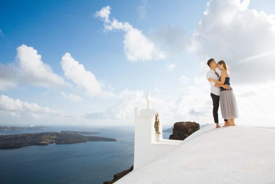Santorini Unfiltered: Luxury Photoshoot with a Photographer - What the $203 price means