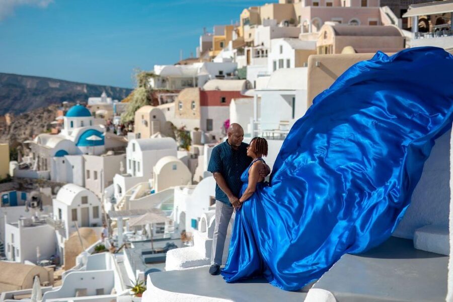 Santorini: Unique Flying Dress Photoshoot Experience - The photographers make the difference