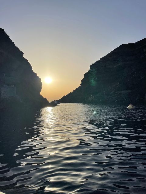Santorini:Volcanic Beaches Cruise With Jet Ski - White Beach and the volcanic shore