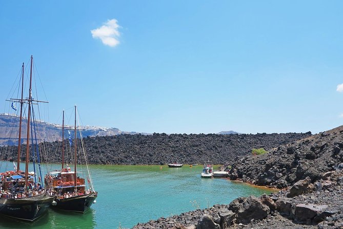 Santorini Volcanic Islands Cruise: Volcano, Hot Springs and Thirassia - Nea Kameni: the 90-minute volcano walk