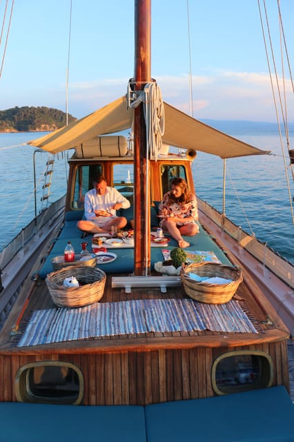 Skiathos: Boat Cruise with Dinner & Sunset Viewing - Swimming, Snorkeling, and the Reality of Boat Access