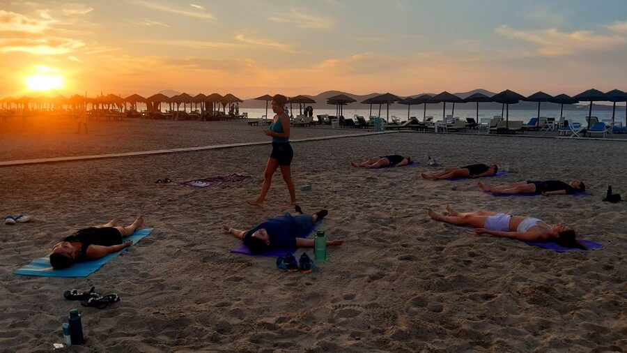 Sunset Pilates on Tigaki Beach - What happens during the 50-minute class