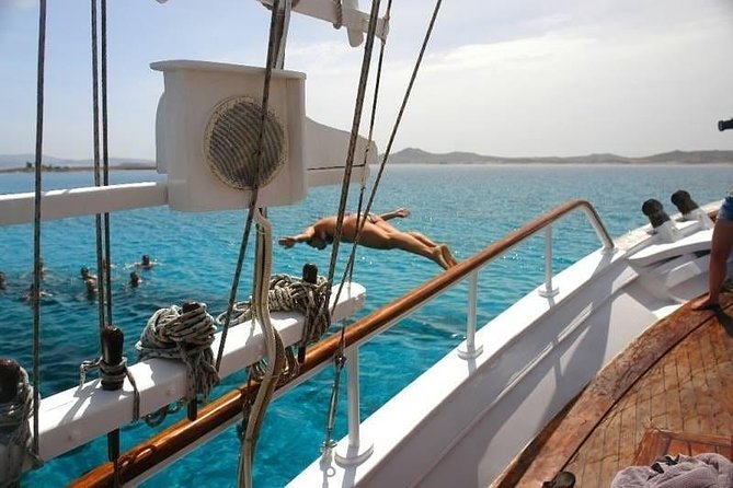 The Authentic Rhenia-Delos Cruise - Rhenia: A Swim Stop With Few Facilities