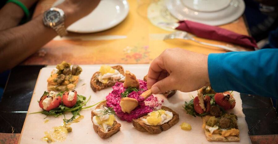 Thessaloniki: Food and Walking Tour with Tastings - Kapani Market: a quick taste of market life