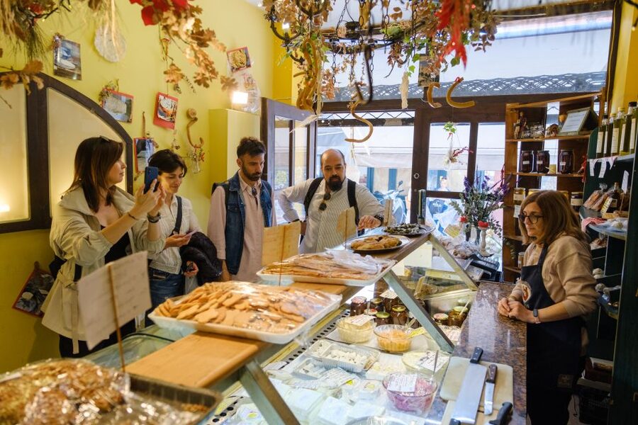 Thessaloniki: Food Tastings and Drinks tour with a Chef - Drinks, local customs, and a relaxed finish