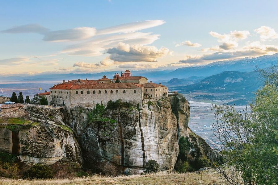 Thessaloniki: Full-Day Bus Trip to Meteora - The Meteora day trip at a glance
