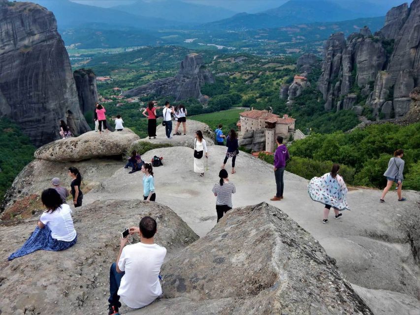 Thessaloniki : Meteora Full-Day Bus Trip with Local Guide - Weekend transport is a different experience