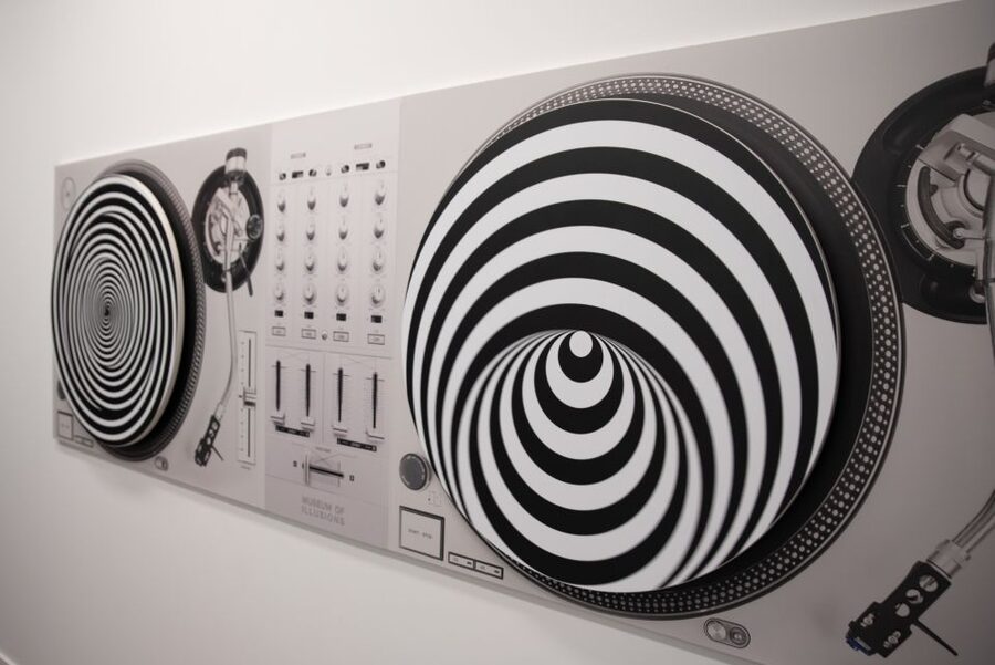 Thessaloniki: Museum of Illusions Admission Ticket - Practical details that affect your visit
