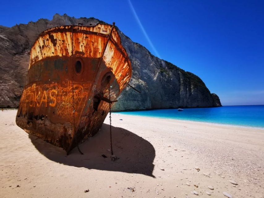 Zakynthos: early morning Shipwreck,Blue Caves and view point - A family taverna lunch near Anafonitria
