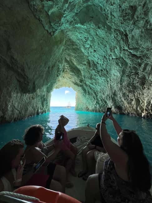 Zakynthos: Laganas Bay, Myzithres & Turtles Speedboat Tour - Myzithres Beach, the first 30-minute swim