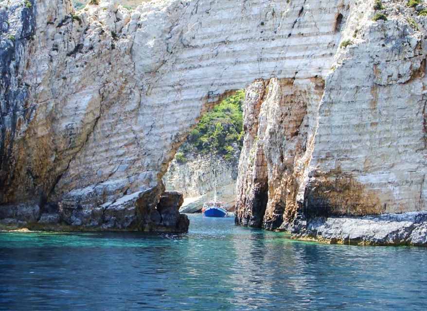 Zakynthos: Marathonisi, Cameo Island and Keri Caves Tour - Aristeon and the taste of Zakynthos